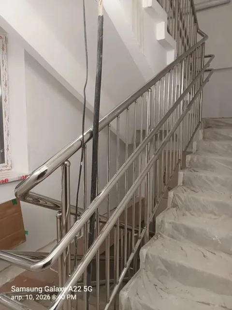 Ограждения семи этажей больницы
